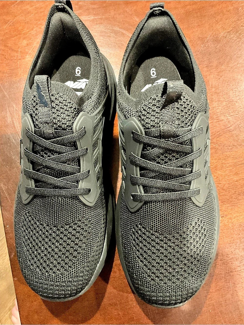 Avia Kids Athletic Shoes Black US 6 Like New